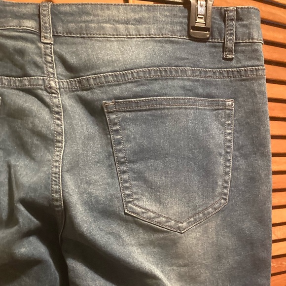 New & Ceci Los Angeles Blue Denim Distressed Ankle Jeans w/Embroidered Patches - Picture 14 of 16